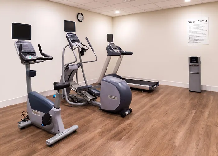 Express Worth West By Ihg Hotel 3*