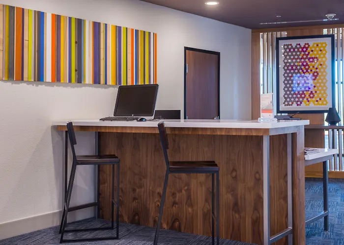 Express Worth West By Ihg Hotel