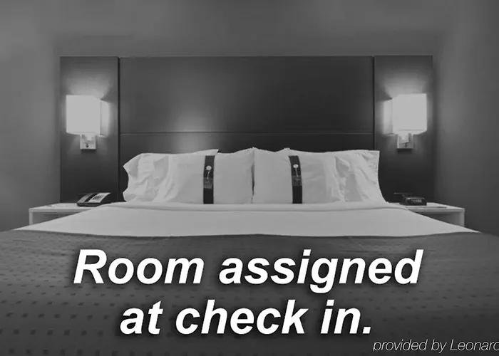 Express Worth West By Ihg Hotel 3*